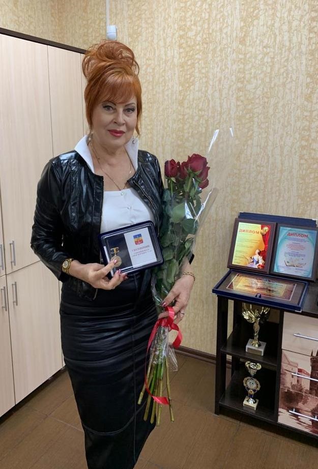 Знак отличия «За вклад в развитие города Волгодонска» вручен директору школы «Восхождение»